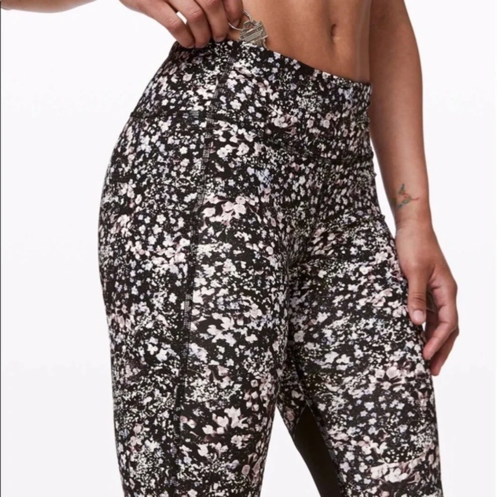 Lululemon Pace Rival Crop 22" Floral Spritz Multi/Black Size 4 - Picture 3 of 16